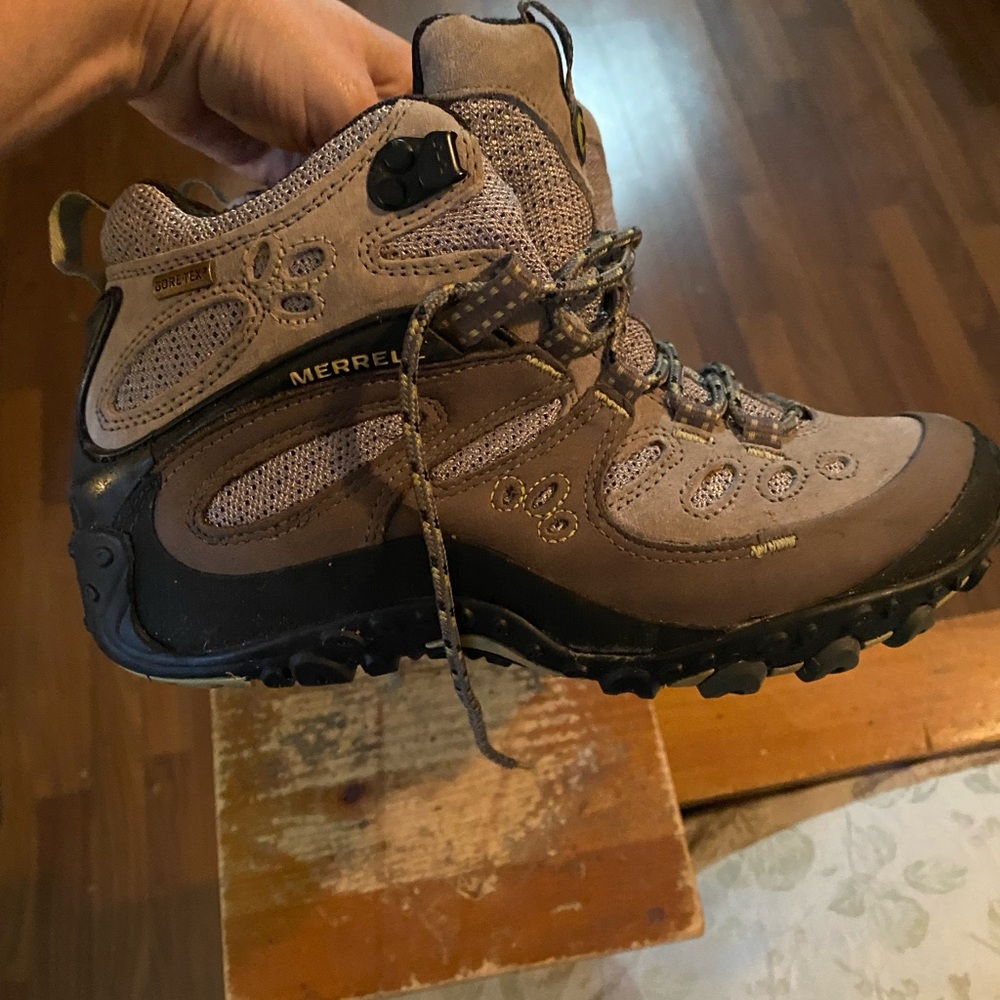 Merrell Gortex hiking boots used a few times just to small on me. gently used